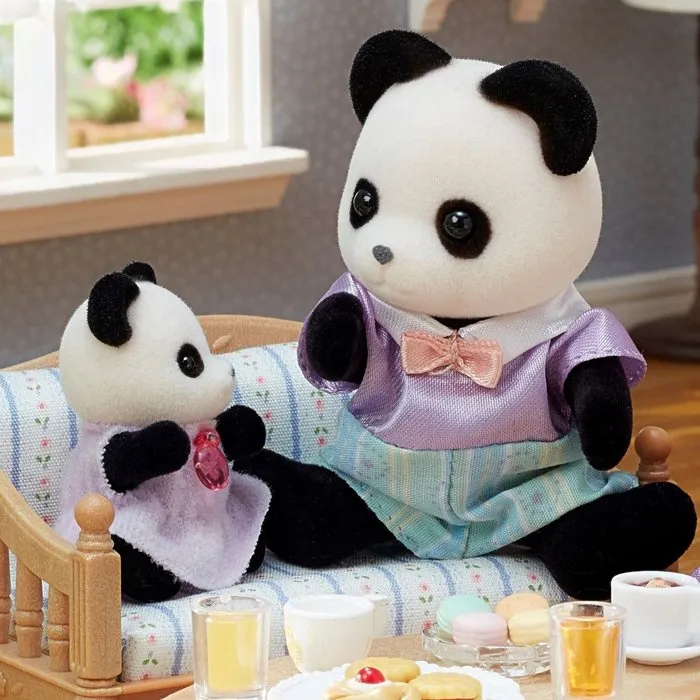 Sylvanian Families La Familia Panda para Niños con 4 Personajes Articulados