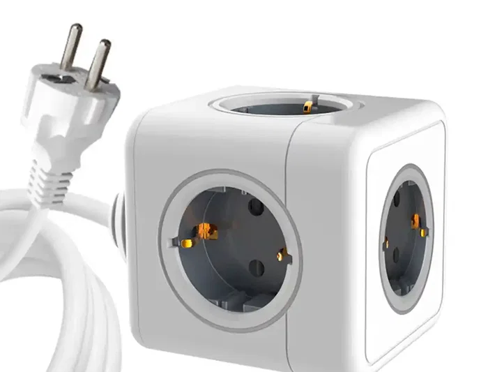 Q-Connect Regleta de Cubo Enchufe Multiple Power Cube 5 en 1, 5 Tomas de Corriente, Cable de 1.4 m, 75x75x112 mm, 250V 16A 3680W, Certificaciones CE y ROHS