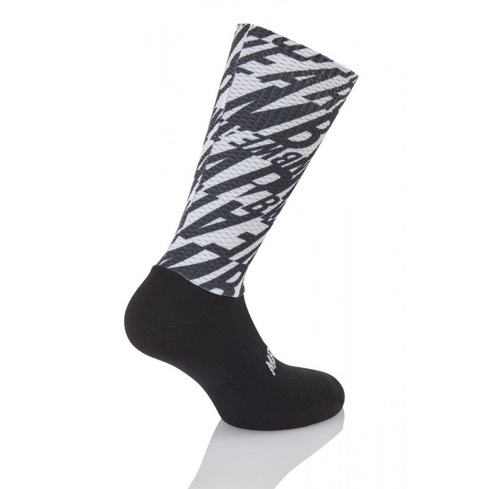 MB WEAR Calcetines AERO DRY S/M Aerodinámicos Ultraligeros Transpirables con Iones de Plata Antiolor