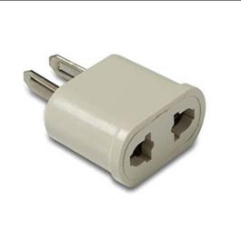 Famatel Adaptador Americano-Europeo con Espigas Planas 10A 250V Blanco