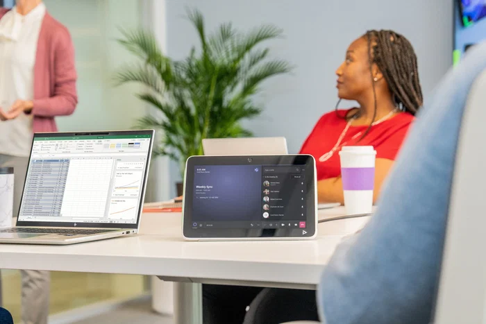 Poly TC10 Soporte de vidrio montaje para teléfono/conferencias, color negro Poly TC10 Soporte de vidrio montaje para teléfono/conferencias, color negro