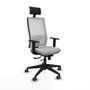 Silla de oficina Horna con mecanismo Sincro/Traslack tapizada con Tela color Gris claro y malla color Blanco. Equipada con lumbar 1D, Brazos 1D, Cabecero Fijo y Ruedas 65 mm parqué