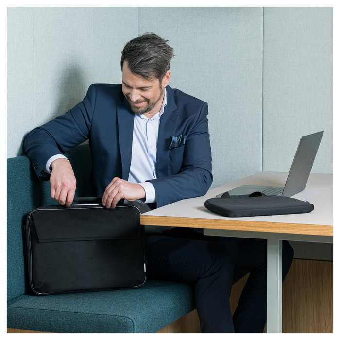 Dicota Maletín para Portátil BASE XX D31794, Bolsa Tipo Concha hasta 35.8 cm (14.1"), Negro Poliéster, Con Tirante de Hombro