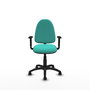 Silla de oficina Aýna con mecanismo Contacto permanente básico tapizada con Similpiel color Turquesa. Equipada con Base poliamida negra, Brazos 1D y Ruedas de parqué