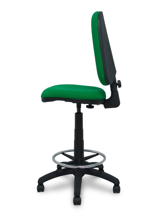 Taburete Aýna con mecanismo Contacto permanente básico tapizada con Tela color Verde. Equipado con Base poliamida negra, Sin brazos y Ruedas de nailon 50 mm