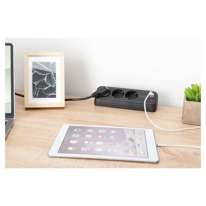 Digitus Regleta de enchufes 3x AC + 2 USB-A + 1 USB-C Negro 1,5m
