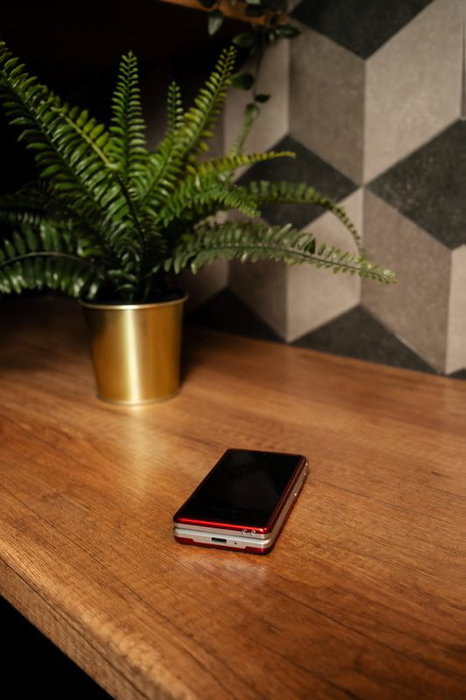 MAXCOM Móvil 4G con Doble Pantalla 3.5 y 2.4 Pulgadas y Botón SOS - Teléfono Celular