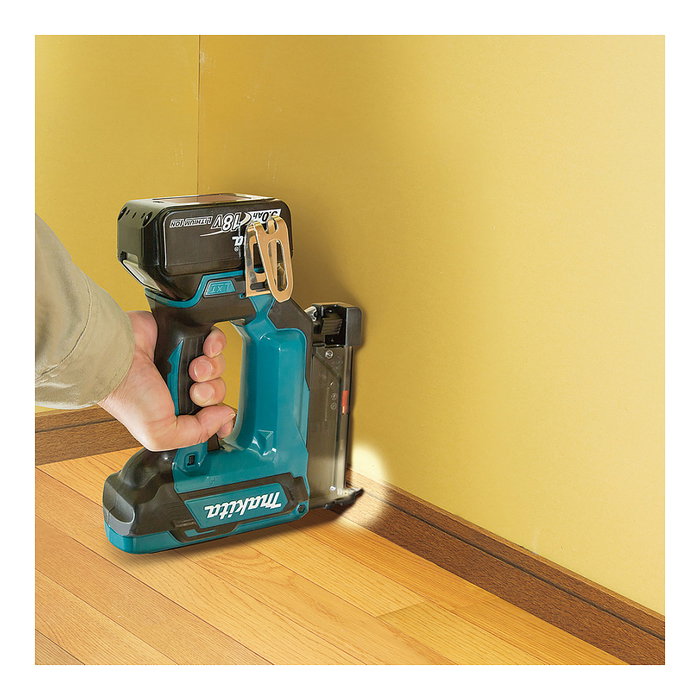 Makita DPT353Z Pistola de Clavos a Batería 18V Sin Cargador ni Batería Negro Azul Makita DPT353Z Pistola de Clavos a Batería 18V Sin Cargador ni Batería Negro Azul
