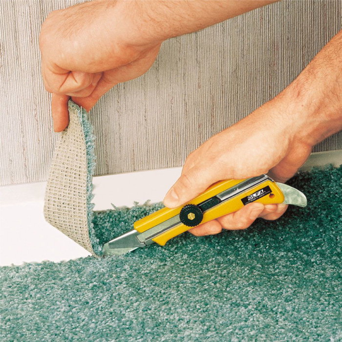 OLFA Cúter Profesional con Bloqueo Manual para Cortar Moquetas, Linóleo y Placa Escayola, Cuchilla de 18 mm con Colocador en Mango