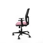 Silla de oficina Alfera con mecanismo Sincro tapizada con Tela color Rosa y malla color Negro. Equipada con lumbar 1D, Brazos 1D y Ruedas 65 mm parqué