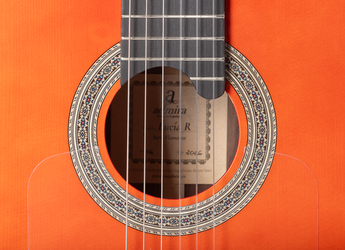Admira Guitarra Clásica Lucia Serie Flamenco Roja Fishman