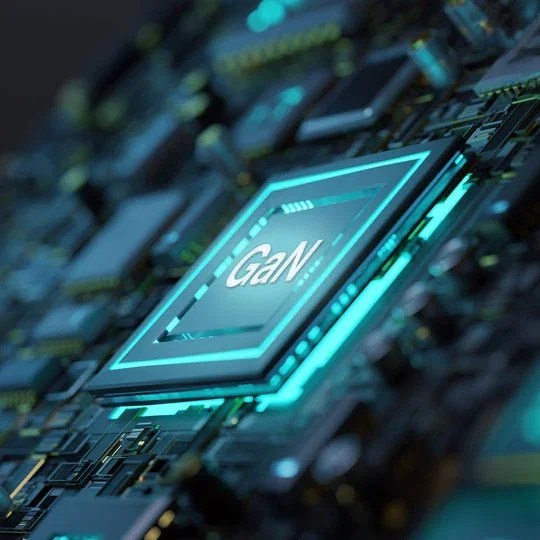 J5create JUP4370 Cargador de Pared GaN 70W Blanco - Cargador USB-C 4 Puertos PD 3.0, Carga Rápida para MacBook, Laptop, iPhone, iPad, Tablet, Dispositivos Móviles