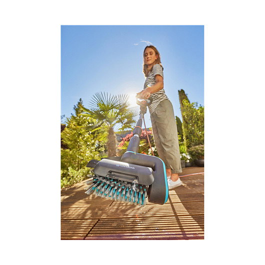 Gardena AquaBrush P4A Limpiador de terrazas con batería de 2.5Ah/18V Gardena AquaBrush P4A Limpiador de terrazas con batería de 2.5Ah/18V