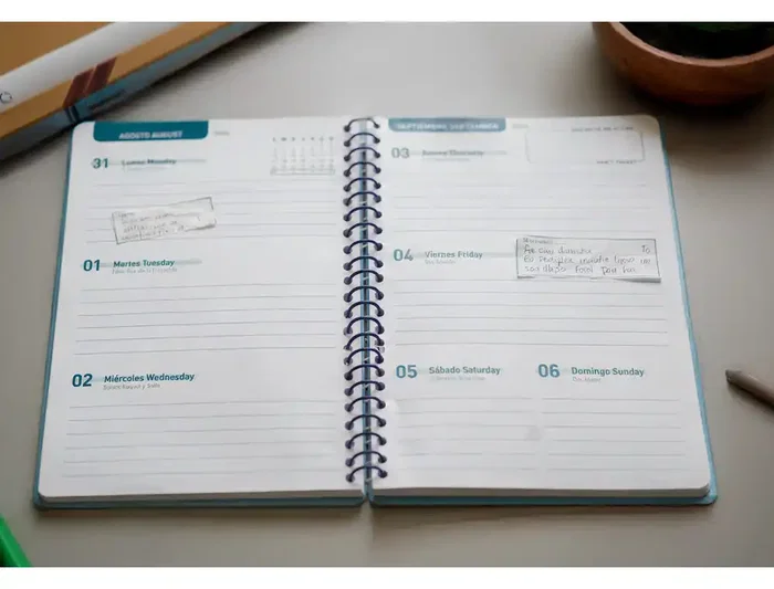 Liderpapel Agenda Escolar 2026-2027 Espiral Basic Semana Vista A5 Bilingüe, Azul Turquesa, Papel FSC 70G