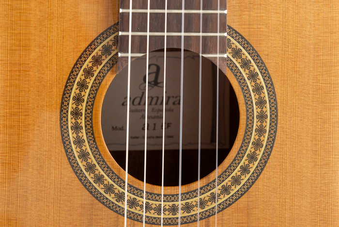 Guitarra Clásica Admira A1 Electrificada Fishman Serie Artesanía