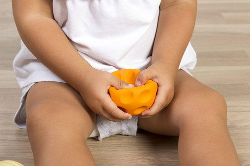 Miniland Juego de Bolas Sensoriales 97314 de Caucho Natural Blando para Bebés, Colores Surtidos, Estimulación Táctil y Visual, Desarrollo Motor, A Partir de 3 Años (6 Piezas)