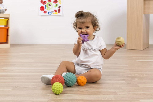 Miniland Juego de Bolas Sensoriales 97314 de Caucho Natural Blando para Bebés, Colores Surtidos, Estimulación Táctil y Visual, Desarrollo Motor, A Partir de 3 Años (6 Piezas)