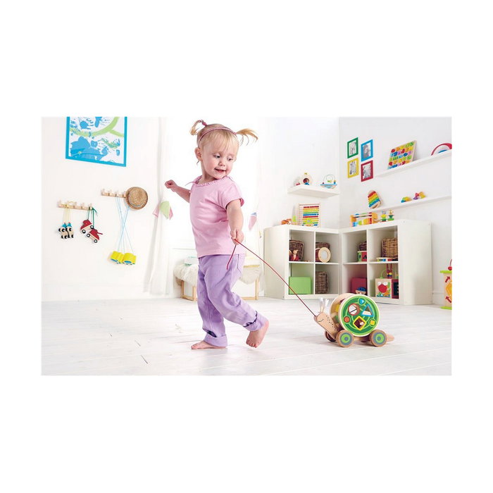 Hape Arrastre caracol encajable de madera