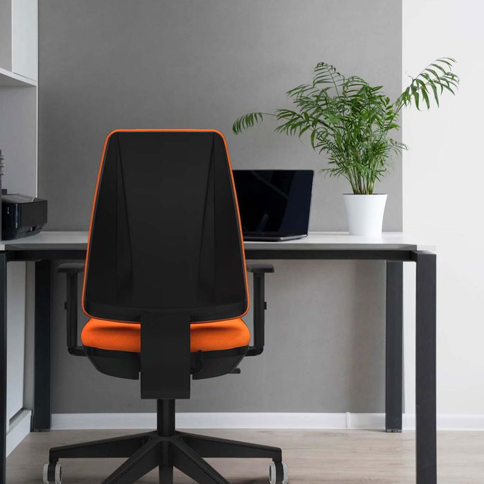 Silla de oficina Elche con mecanismo Contacto permanente básico tapizada con Tela color Granate. Equipada con Base piramidal negra, Brazos 1D y Ruedas 65 mm parqué Silla de oficina Elche con mecanismo Contacto permanente básico tapizada con Tela color Granate. Equipada con Base piramidal negra, Brazos 1D y Ruedas 65 mm parqué