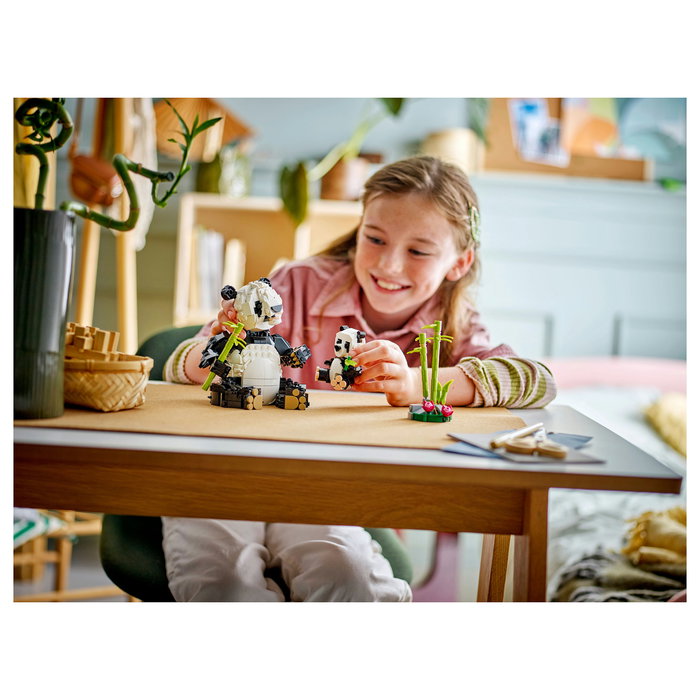 LEGO Creator 31165 Familia de Pandas, Juego de Construcción de Fauna Salvaje con 626 Piezas, para Niños de 8 a 99 Años LEGO Creator 31165 Familia de Pandas, Juego de Construcción de Fauna Salvaje con 626 Piezas, para Niños de 8 a 99 Años