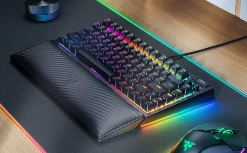 Razer BlackWidow V4 75% con interruptores Razer Orange táctiles, Negro