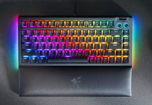 Razer BlackWidow V4 75% con interruptores Razer Orange táctiles, Negro
