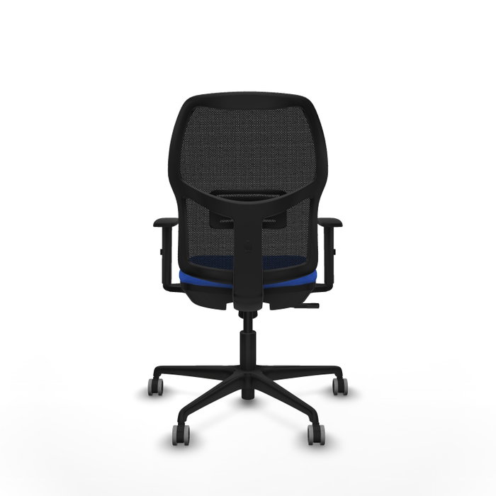 Silla de oficina Alfera con mecanismo Sincro tapizada con Tela color Azul y malla color Negro. Equipada con lumbar 1D, Brazos 1D y Ruedas 65 mm parqué Silla de oficina Alfera con mecanismo Sincro tapizada con Tela color Azul y malla color Negro. Equipada con lumbar 1D, Brazos 1D y Ruedas 65 mm parqué