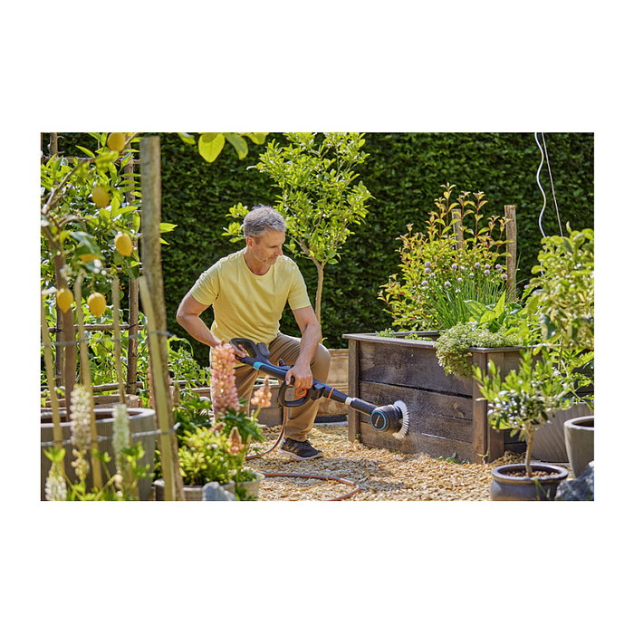 Gardena AquaBrush Universal 04/18V P4A Set 2.5Ah/18V Gardena AquaBrush Universal 04/18V P4A Set 2.5Ah/18V