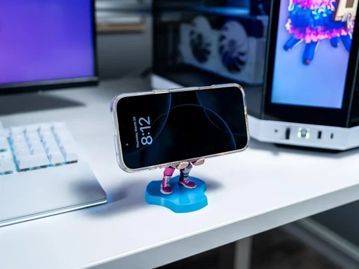 Exquisite Gaming Figura Fortnite Cuddle Team Leader, Cable Guys, Soporte para Auriculares y Smartphone, 11 cm
