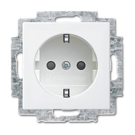 BUSCH-JAEGER 2CKA002013A5483 enchufe tipo F blanco