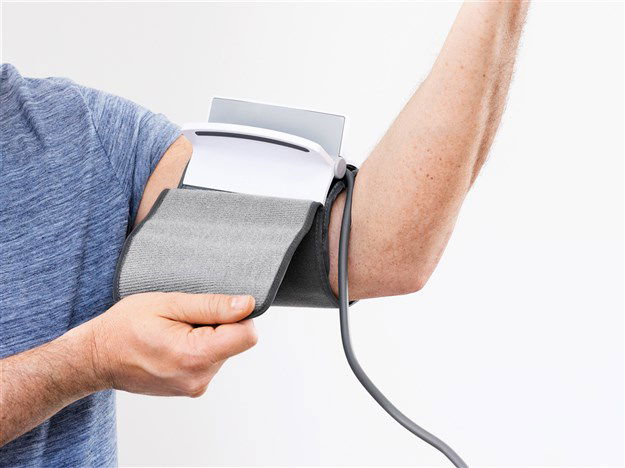 Beurer BM-51 Tensiómetro de Brazo EasyClip con Detector de Arritmias y Pantalla XL Iluminada