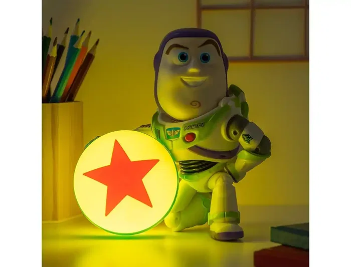 Wondee Lámpara Nocturna Paladone SquishyGlo Lights Toy Story Buzz Lightyear GloBuddies Light de 16 cm, Luz Suave y Blandita a Pilas para Niños