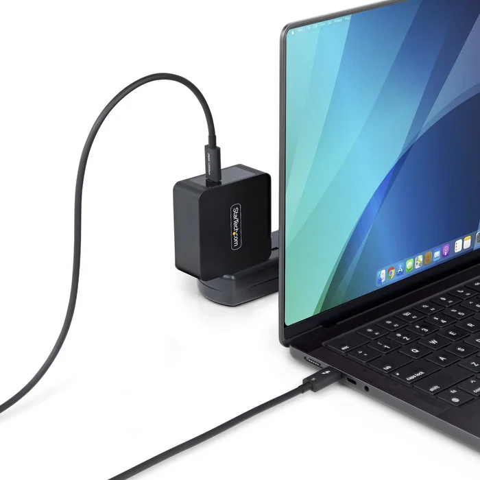 StarTech.com Cable Thunderbolt 5 USB-C 0,5 m 80 Gbps PD 240W Negro Certificado para 8K - TBLT5MM50CM240W - Compatible con Thunderbolt 4/3, USB4 y MacBook Pro M4
