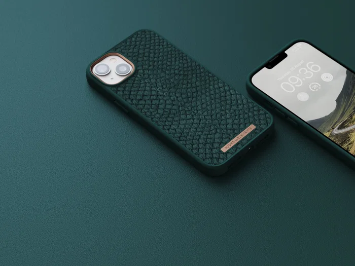 Njord Funda MagSafe para iPhone 14 Plus Compatible con Carga Inalámbrica, Hecha de Piel de Salmón Verde, Certificación Militar MIL-STD-810H, Protección Contra Caídas de 2 Metros