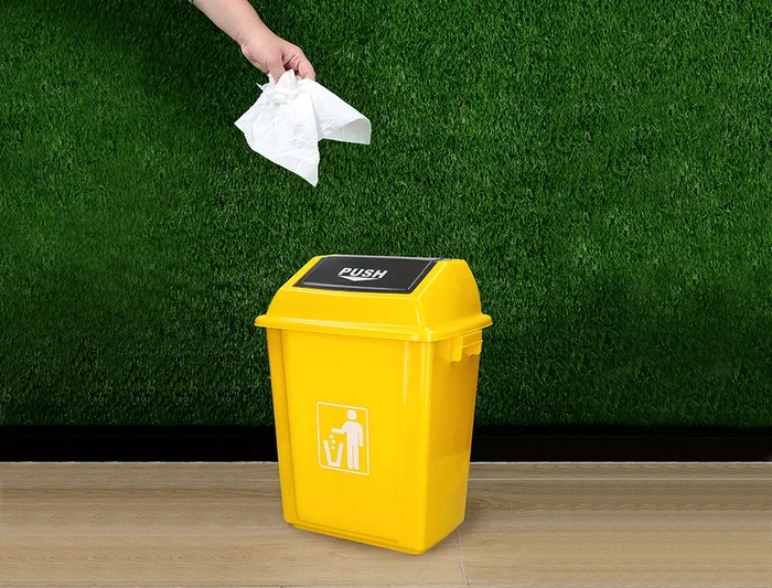 Q-connect Papelera Contenedor Plástico con Tapa de Balancín 20 Litros Amarillo 340x240x450 mm