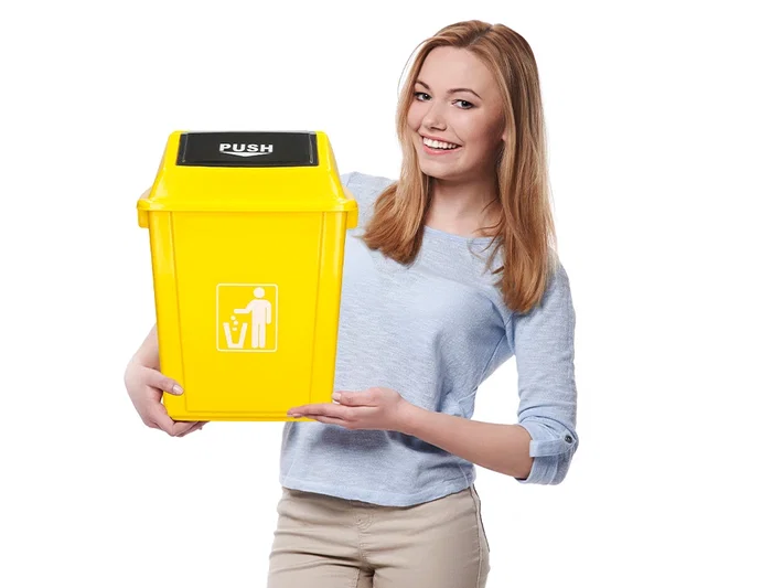Q-connect Papelera Contenedor Plástico con Tapa de Balancín 20 Litros Amarillo 340x240x450 mm