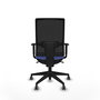 Silla de oficina Horna con mecanismo Sincro tapizada con Tela color Azul claro y malla color Negro. Equipada con lumbar 1D, Brazos 1D y Ruedas 65 mm parqué