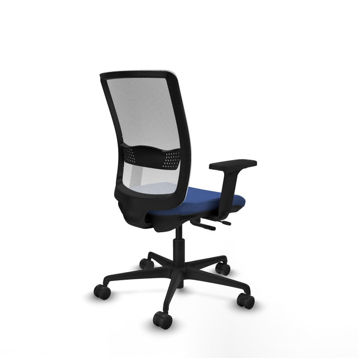 Silla de oficina Haches con mecanismo Sincro/Traslack tapizada con Tela color Azul marino y malla color Blanco. Equipada con lumbar 1D, Brazos 2D y Ruedas 65mm nailon