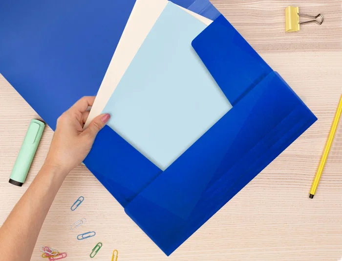 Liderpapel Carpeta Gomas Tres Solapas Polipropileno DIN A4 Color Azul Translucido