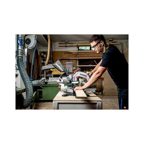 Metabo KGS 18 LTX BL 254 Sierra ingleteadora de 25.4 cm con 2 baterías de 8 Ah 18V LiHD, 4000 RPM, corte a 50 grados