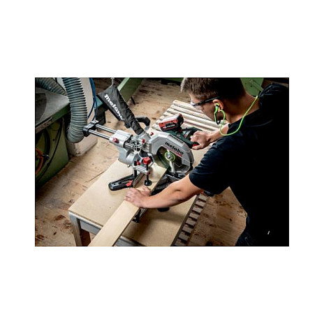 Metabo KGS 18 LTX BL 254 Sierra ingleteadora de 25.4 cm con 2 baterías de 8 Ah 18V LiHD, 4000 RPM, corte a 50 grados
