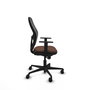 Silla de oficina Jorquera con mecanismo Sincro tapizada con Tela color Marrón oscuro y malla color Negro. Equipada con lumbar 1D, Brazos 1D y Ruedas 65mm nailon