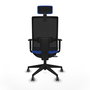 Silla de oficina Horna con mecanismo Sincro/Traslack tapizada con Tela color Azul y malla color Negro. Equipada con lumbar 1D, Brazos 1D, Cabecero 2D y Ruedas 65 mm parqué