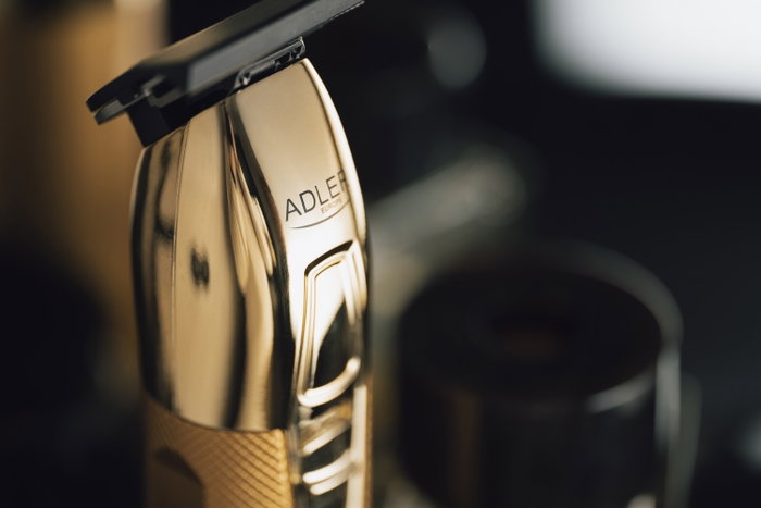 Adler AD 2836g Máquina de afeitar dorada con batería de litio 100W