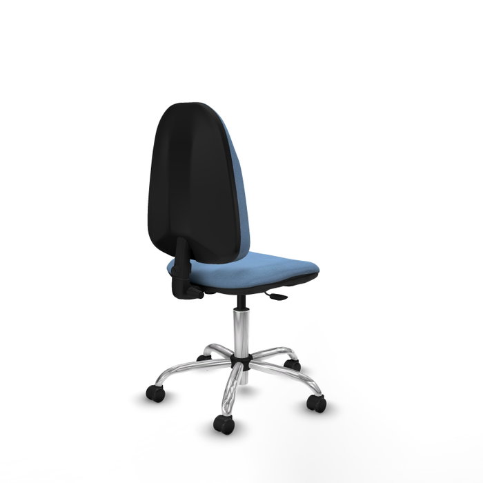 Silla de oficina Algarra con mecanismo Contacto permanente básico tapizada con Tela color Azul cielo. Equipada con Base cromada, Sin brazos y Ruedas autofrenantes