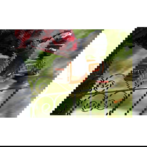 Black & Decker BCG720N - Amoladora Angular 125mm 18V, 8600 RPM, con Batería, Color Negro/Naranja