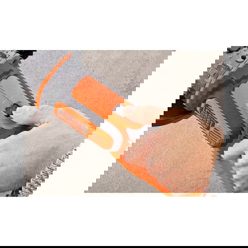 Black & Decker BCG720N - Amoladora Angular 125mm 18V, 8600 RPM, con Batería, Color Negro/Naranja