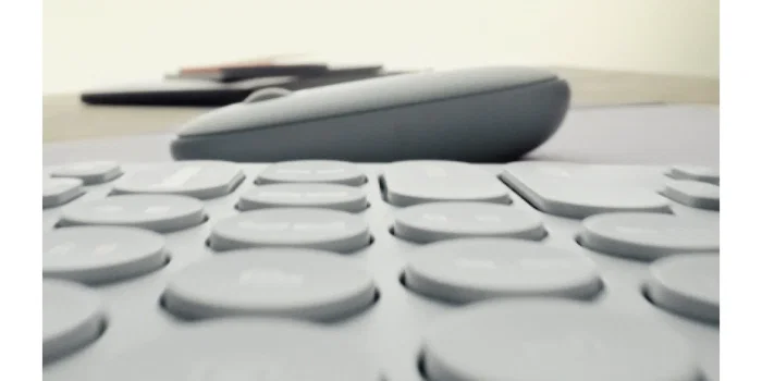 Logitech Teclado Pebble Keys 2 K380s RF Wireless + Bluetooth Universal Compacto y Silencioso QWERTY Inglés UK Grafito, Batería 36 Meses, 920-011843