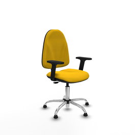 Silla de oficina Algarra con mecanismo Contacto permanente básico tapizada con Tela color Amarillo. Equipada con Base cromada, Brazos 2Dy Topes