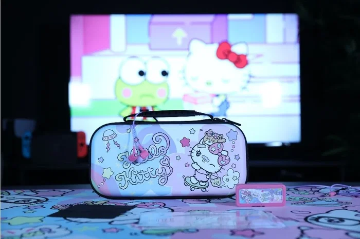 Konix Kit de Accesorios Nintendo Switch Hello Kitty con Protector Pantalla, Funda, Auriculares y Paño de Limpieza, Multicolor